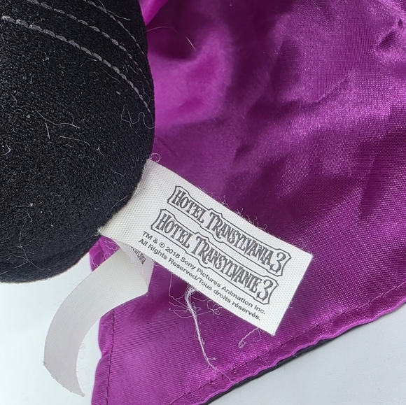 Hotel Transylvania 3 Dracula Plush Toy - Picture 4 of 6